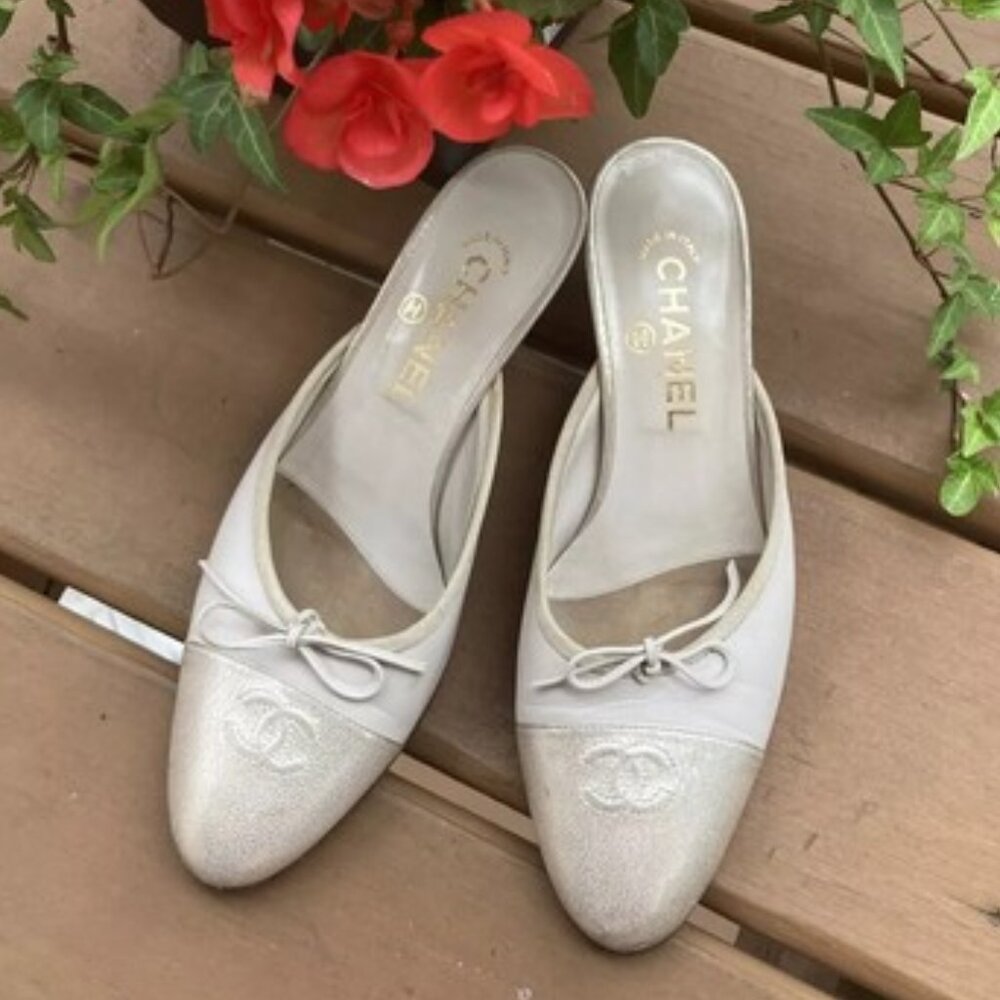 Chanel White Pearls Mule Wedding Shoe Size 36.5